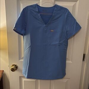 Figs women's Ceil Blue Catarina- One-Pocket Scrub Top - S . Smoke free home